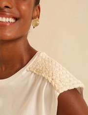 T-Shirt Malha Alicia - Off White - P