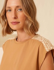 T-Shirt Malha Alicia - Bege Medio - PP